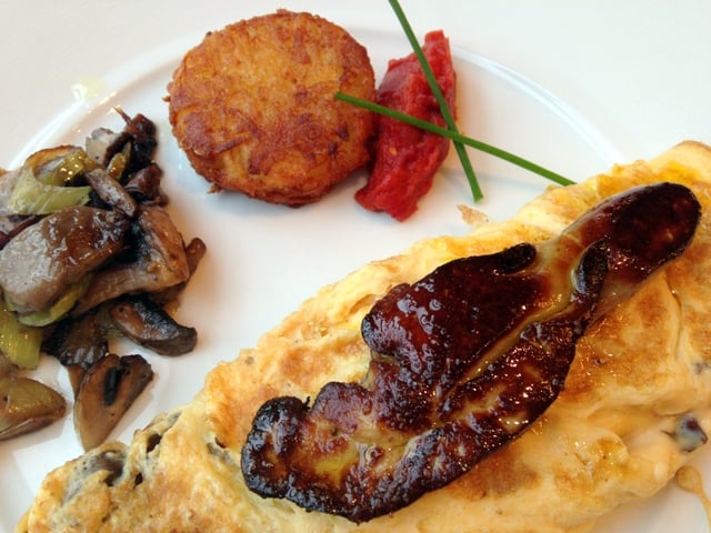 Omelette with goose liver