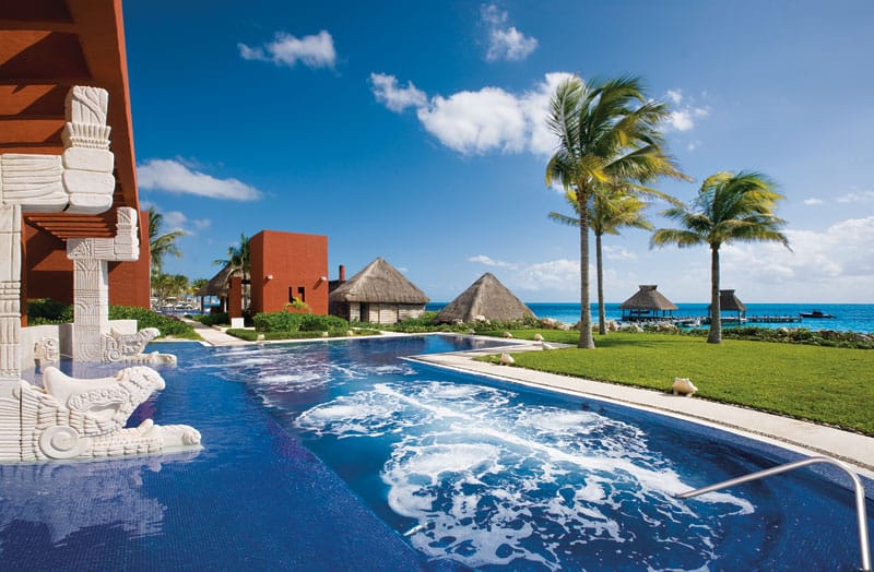 Therapeutic saltwater pool at the Thalasso Center & Spa
