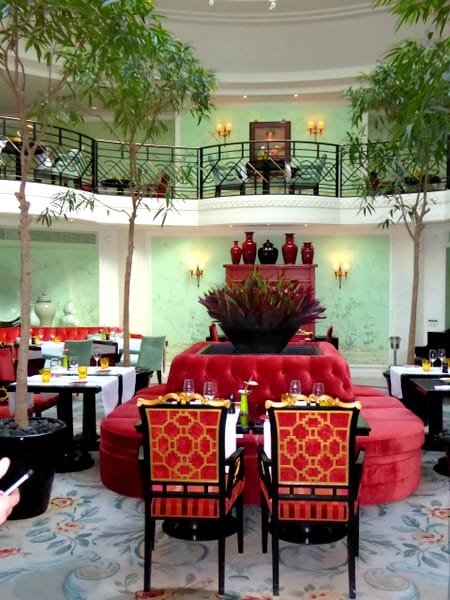 Elegant circular banquette in La Bauhinia