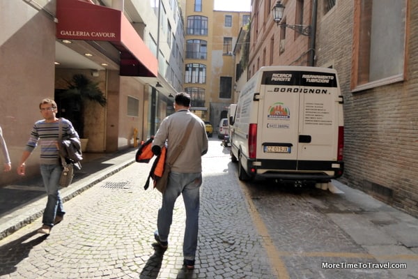 Pickpocket leaving the scene of the crime