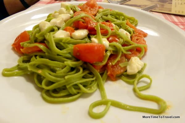 Spinach Fettucine with Tomato & Mozarella at Giampi E Ciccio