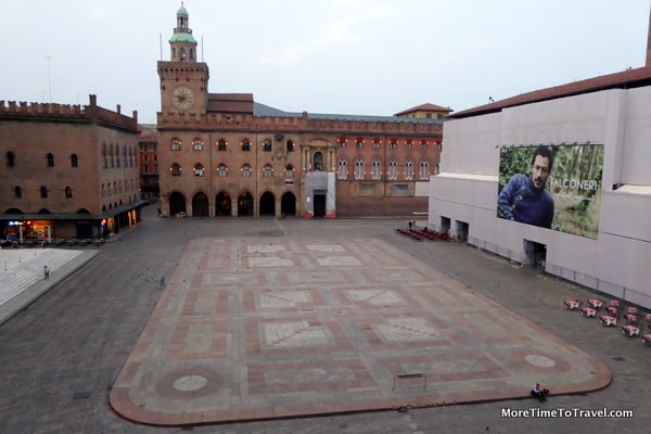 Unusual quiet of Piazza Maggiore in morning