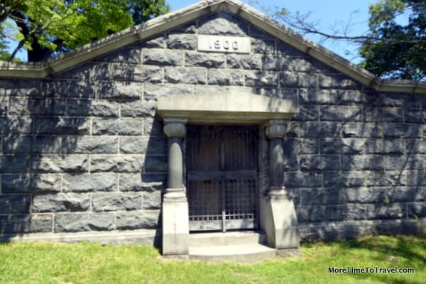 Entrance to the receiving vault
