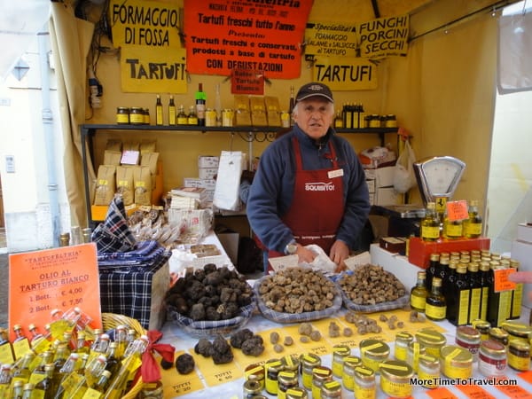 A truffle vendor at the fair in Sant'Agata Feltria