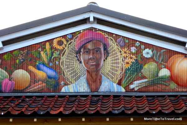 Iconic mural at Charleston City Market by artist David Boatwright