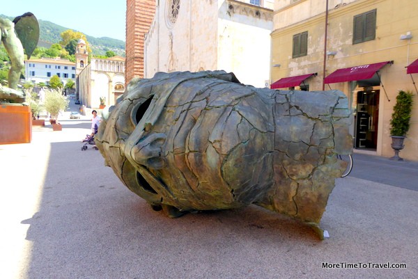 Gargantuan sculpture, part of the "Mitoraj Mito e Musica” display in Pietrasanta