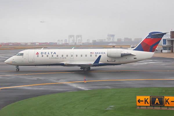 Delta Connection (Credit: Wikimedia Commons, Aero Icarus from Zürich, Switzerland)