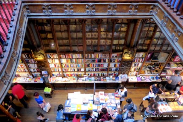 the second level of Livraria Lello