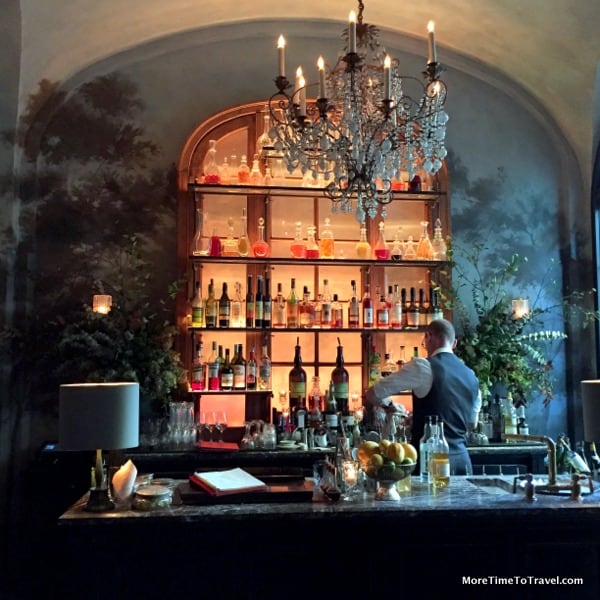 The dazzling bar at Le Coucou