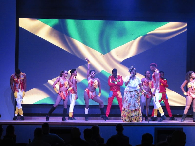 Evening showtime at Hotel Riu Palace Tropical Bay