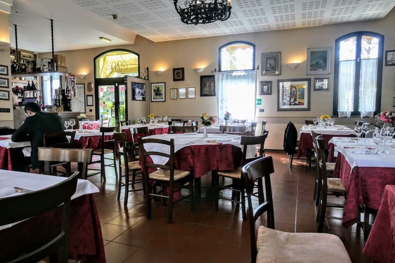 The charming country-style dining room before the lunch crowd hits