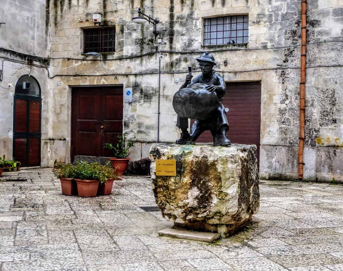 Al Calderaio, a bronze sculpture of a boilermaker