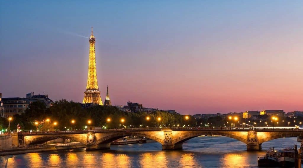 The Attache offers a virtual visit to the City Of Light (credit: Pixabay)