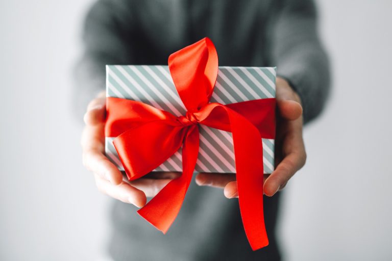 Holiday Gift Guide: Travel Gifts for Men