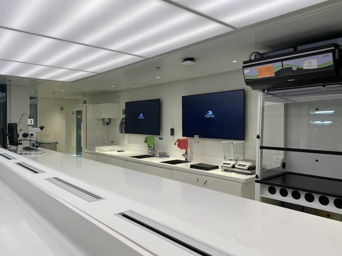 Science lab on Viking Octantis