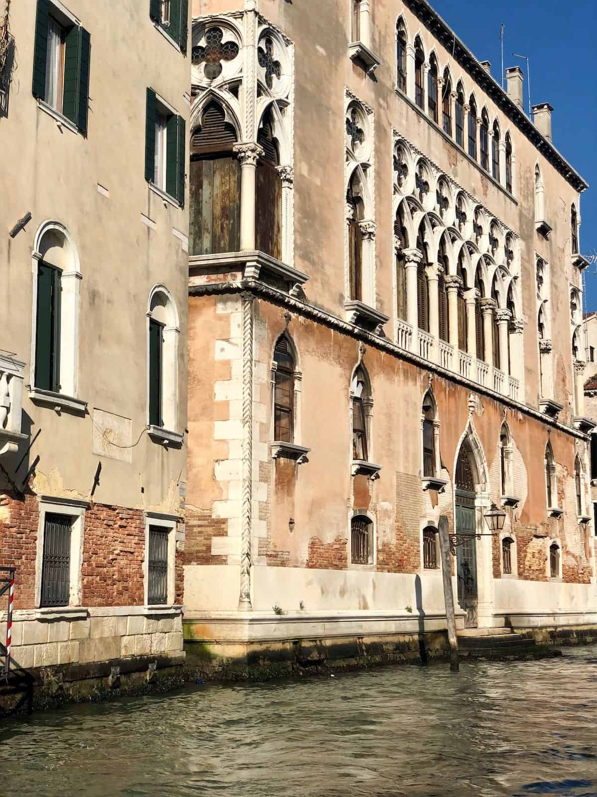Where to stay in Italy: Exterior of the palazzo Dona Giovannelli