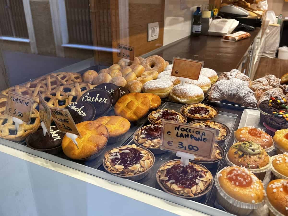 Pastries at Rolfi