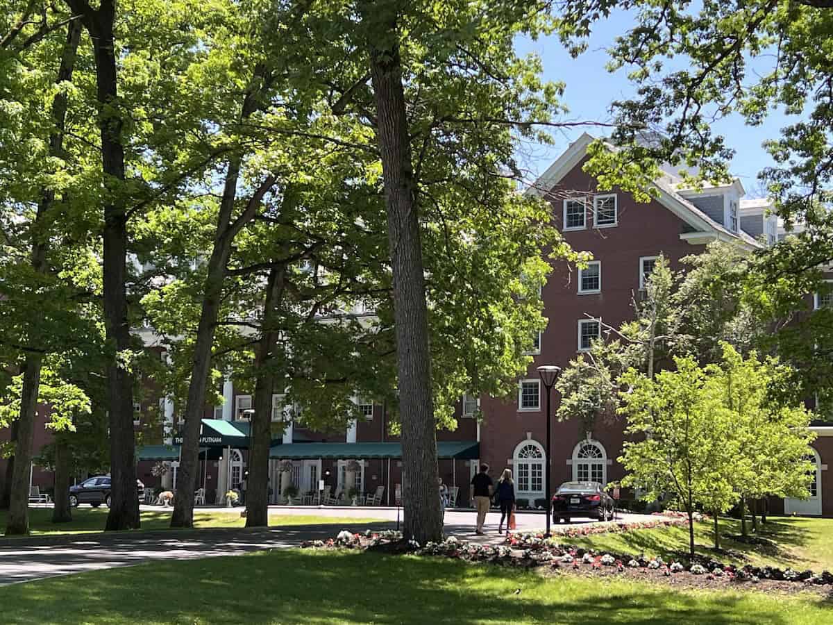 Gideon Putnam Hotel, Saratoga Springs' first hotel opened in 1935