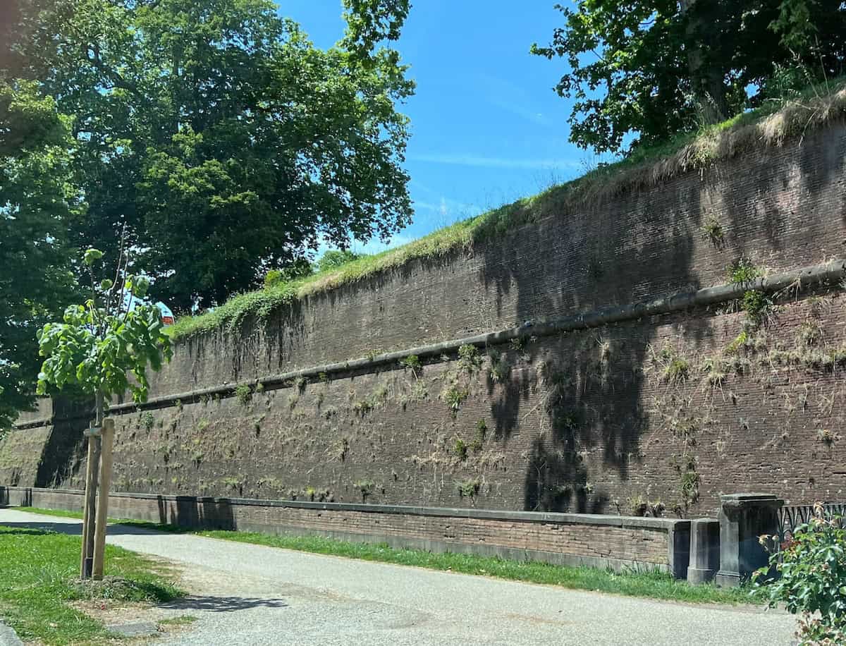 Heavy wall in Lucca