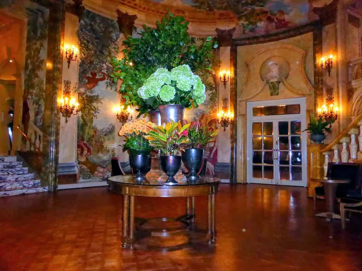 Entrance to Sirio Ristorante from the Pierre Hotel in NYC (credit: Jerome Levine)