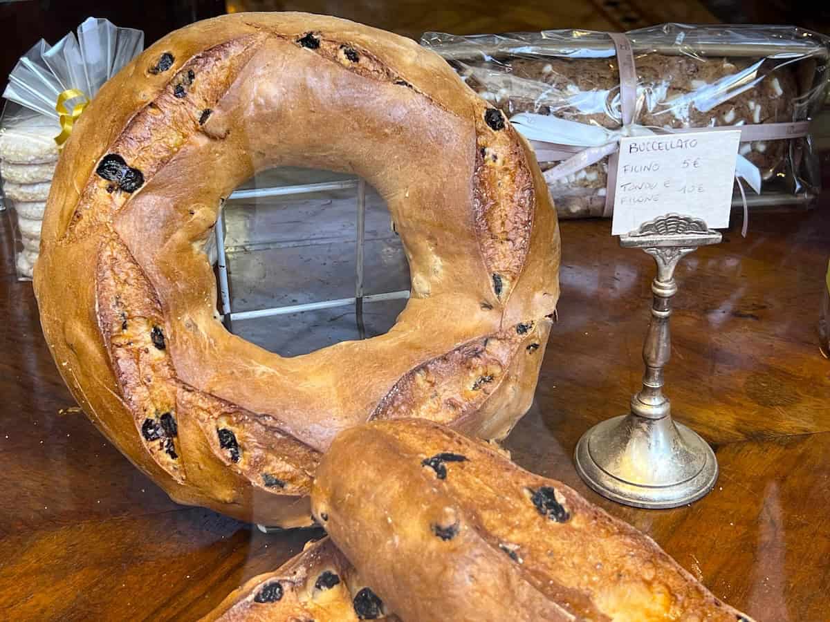 Buccellato at Tedeuci in Lucca (credit: Jerome Levine)