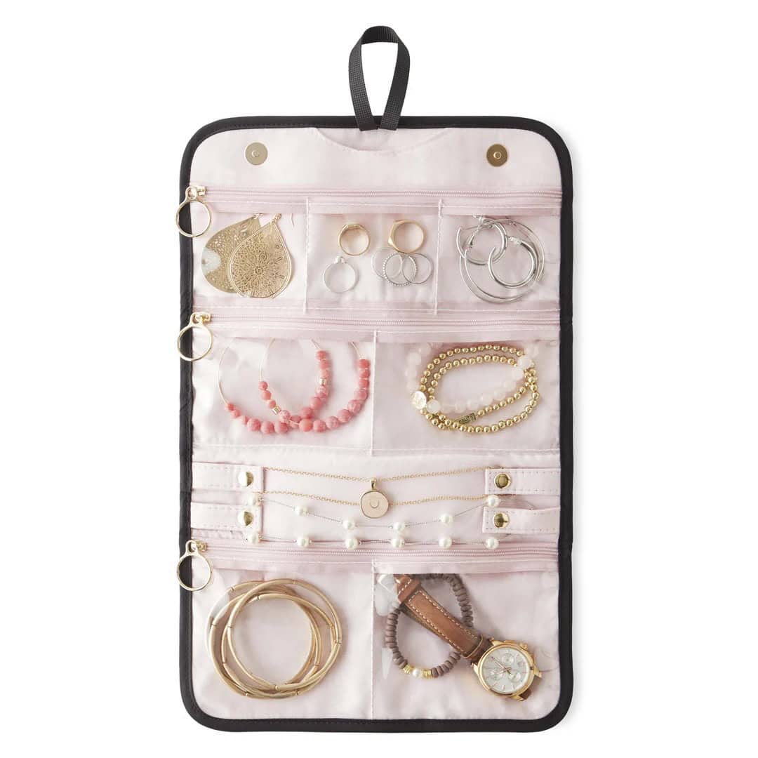 Kusshi Jewelry Organizer Ooened flat (Kusshi)
