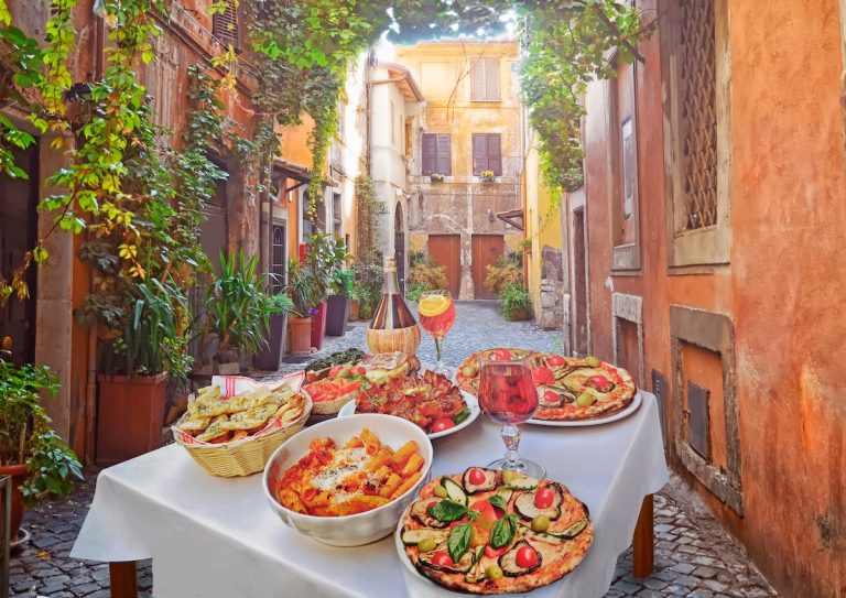 Food is better in Italy (Adobe)