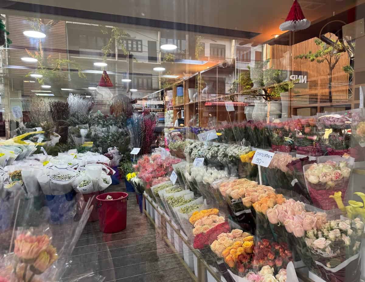 The famous Bangkok flower market (Ali Webb & Keith Kelbech)