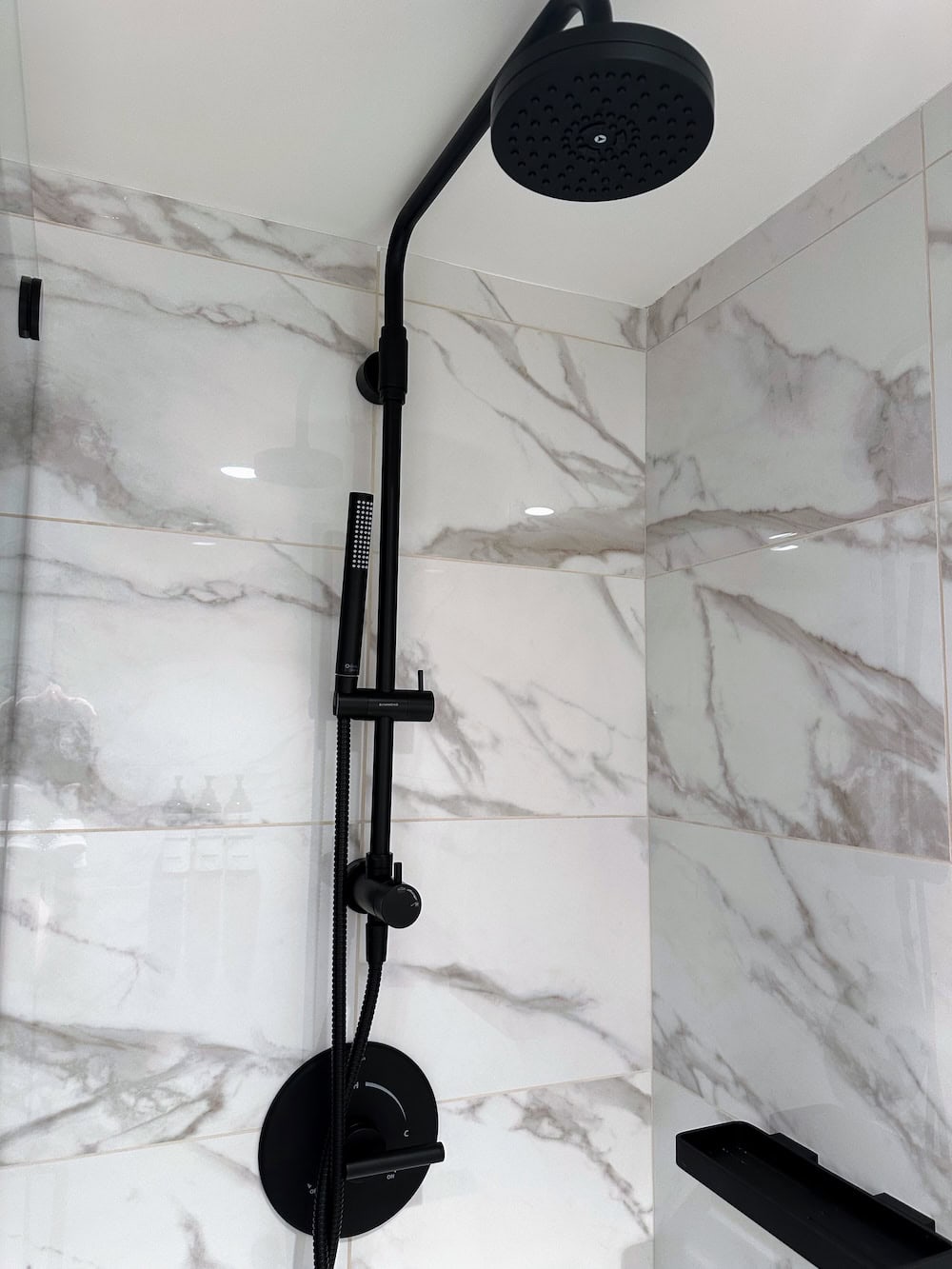 Contemporary shower fittings (credit: Jerome Levine)