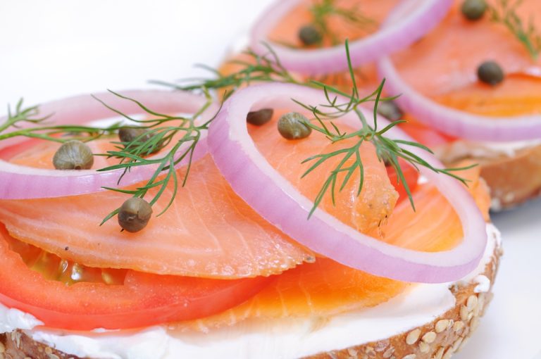 Bagel and Lox: One of the quintessential NYC Jewsh food favorites (Adobe stock)
