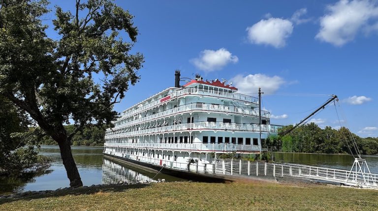 Solo cruising on American Splendor (credit: Jackie Sheckler Finch)
