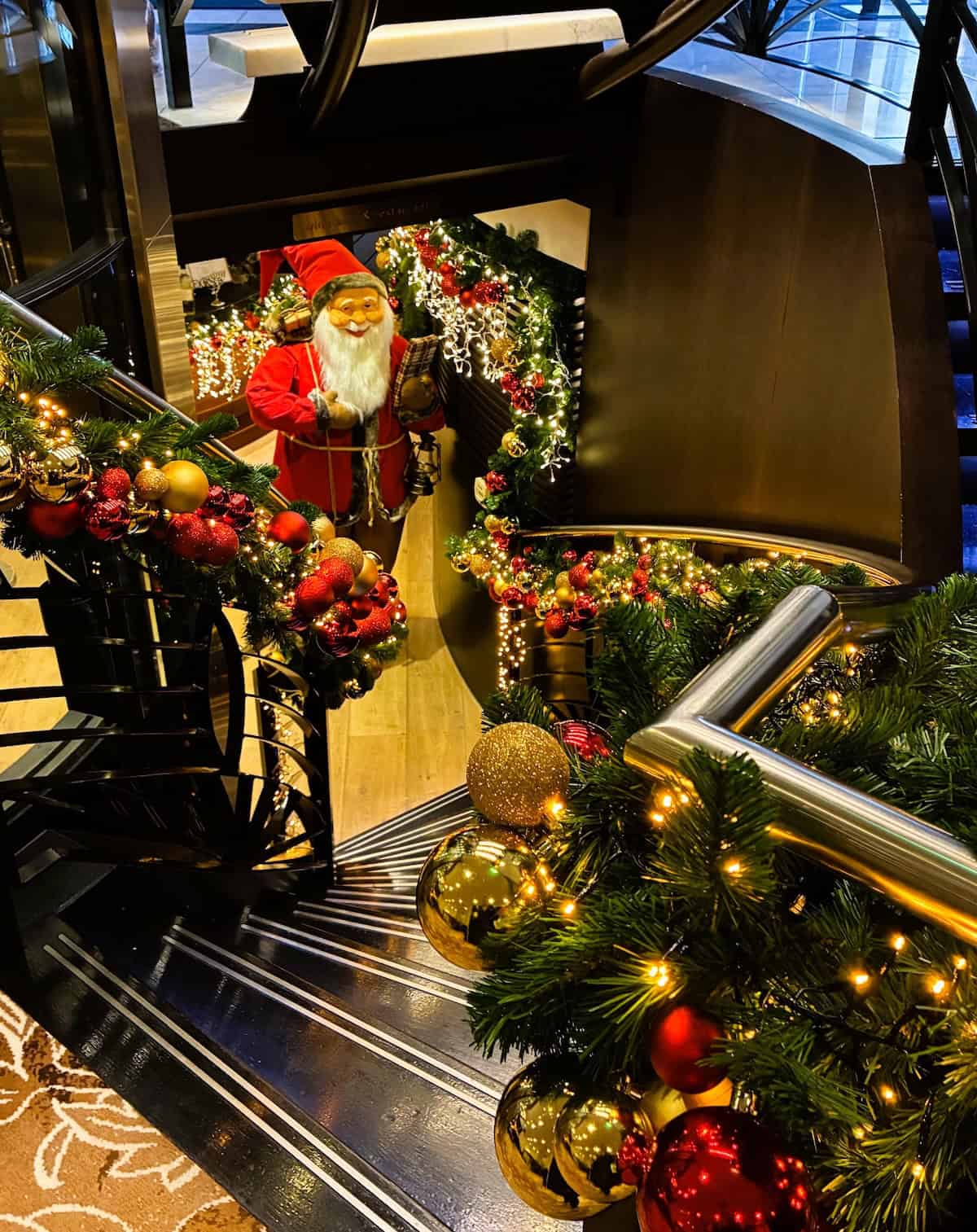 AmaVenita’s interiors were beautifully dressed in festive holiday décor (credit: Ashley Fenton)