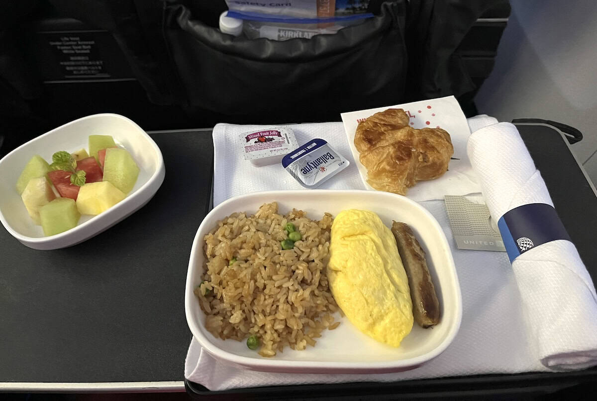 Breakfast on the United Island Hopper(credit: Chris and Joe Scott)
