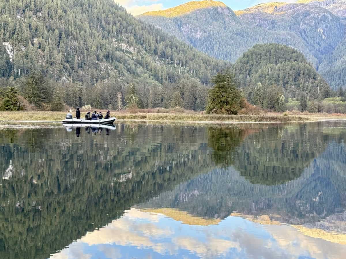 Tendering into the estuaries looking for grizzlies and sea wolves (credit: James Ross)