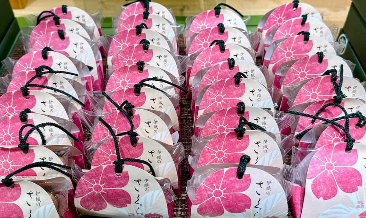 Beautiful cherry blossom packaging (credit: Jerome Levine)